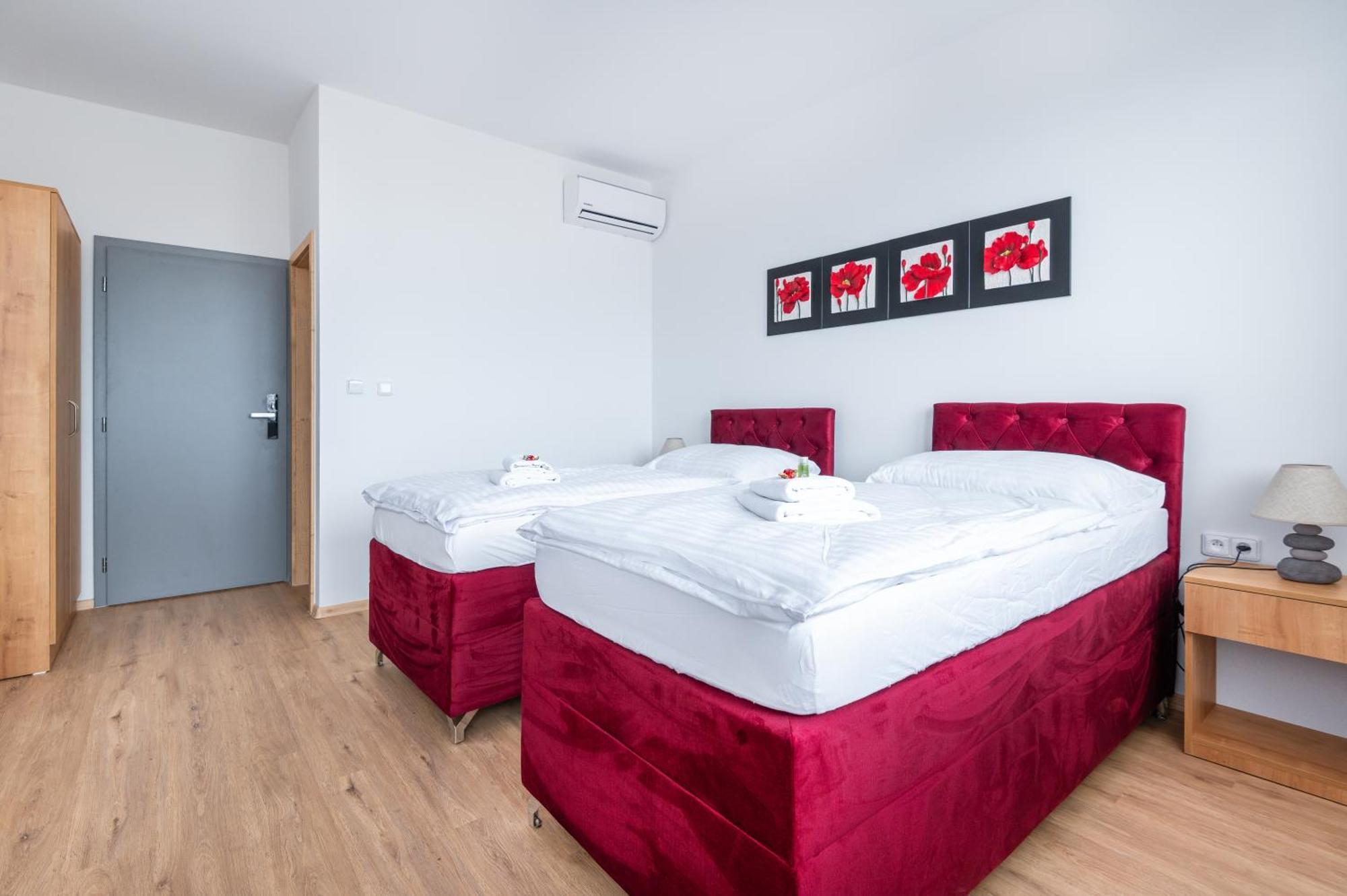 Café Kaftan - pension Kolín Exteriör bild